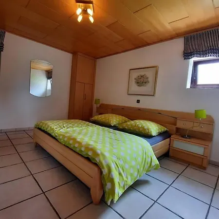Ferienwohnung Sassmann - Convenient Apartment In A Quiet Location דירה קרויצטאל