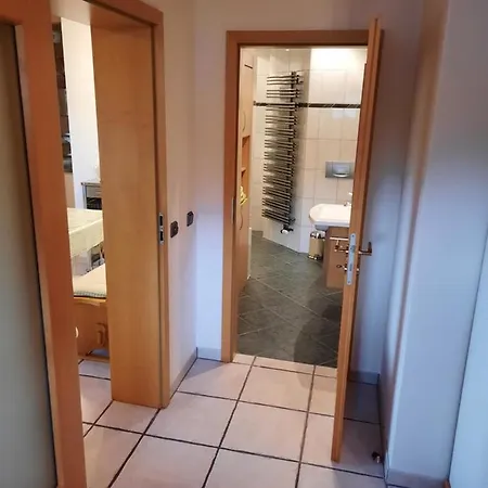 Ferienwohnung Sassmann - Convenient Apartment In A Quiet Location דירה קרויצטאל