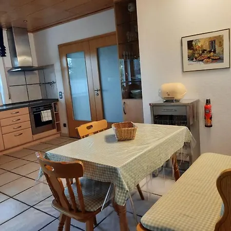 Ferienwohnung Sassmann - Convenient Apartment In A Quiet Location דירה קרויצטאל