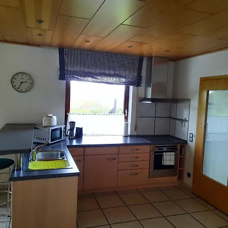 Ferienwohnung Sassmann - Convenient Apartment In A Quiet Location דירה קרויצטאל